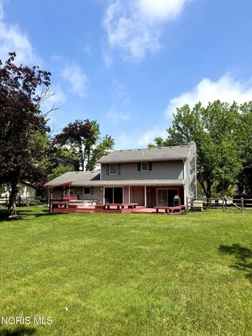 813 Roche De Bouef Court, Waterville, OH 43566