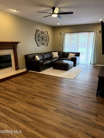 813 Roche De Bouef Court, Waterville, OH 43566