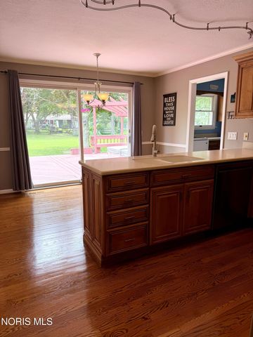 813 Roche De Bouef Court, Waterville, OH 43566