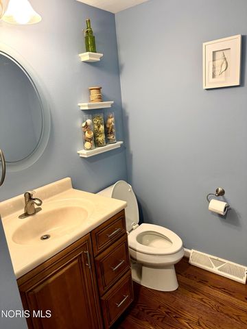 813 Roche De Bouef Court, Waterville, OH 43566