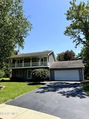813 Roche De Bouef Court, Waterville, OH 43566