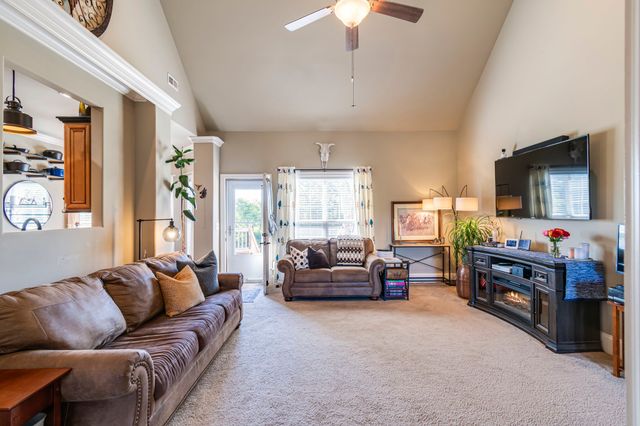 1851 Lochlann Dr, Culleoka, TN 38451