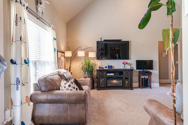 1851 Lochlann Dr, Culleoka, TN 38451