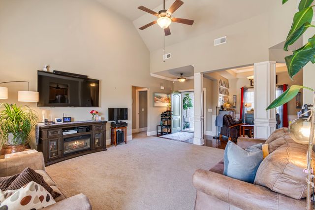 1851 Lochlann Dr, Culleoka, TN 38451