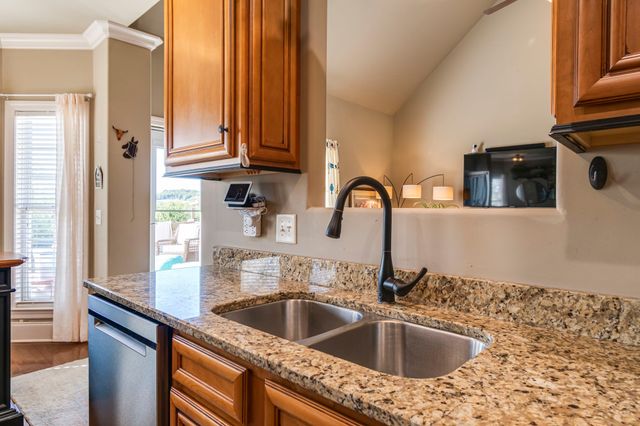 1851 Lochlann Dr, Culleoka, TN 38451