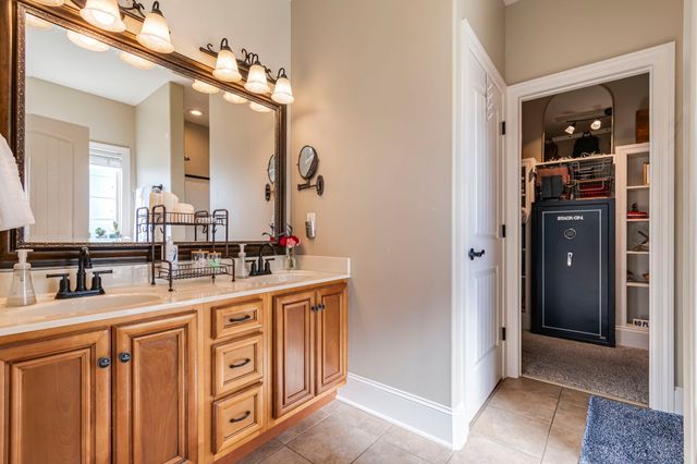 1851 Lochlann Dr, Culleoka, TN 38451