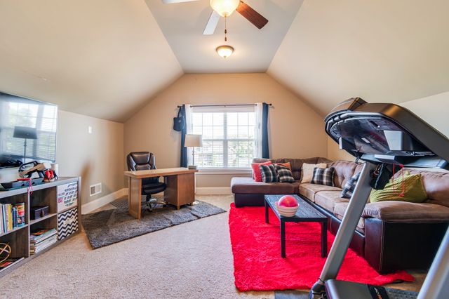 1851 Lochlann Dr, Culleoka, TN 38451