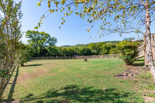 1851 Lochlann Dr, Culleoka, TN 38451