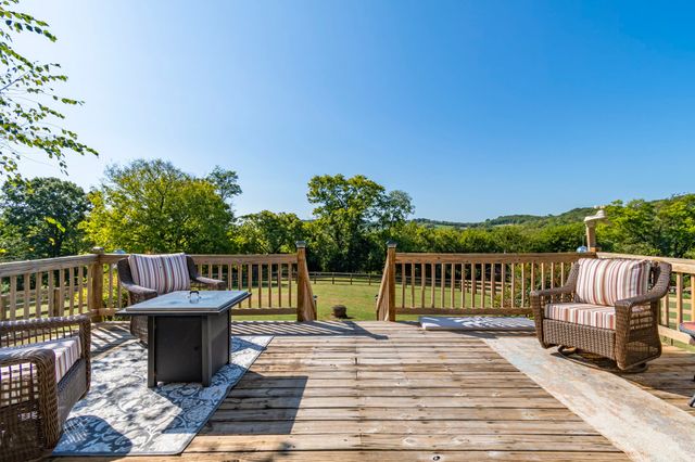 1851 Lochlann Dr, Culleoka, TN 38451