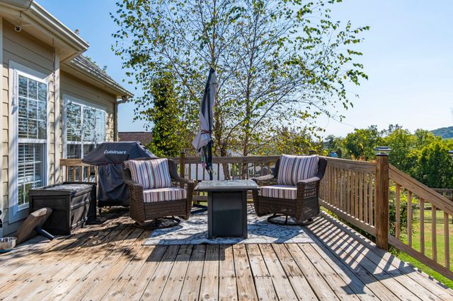 1851 Lochlann Dr, Culleoka, TN 38451
