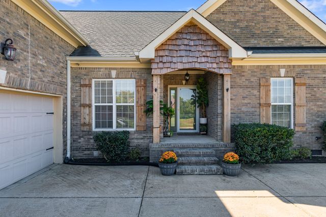 1851 Lochlann Dr, Culleoka, TN 38451