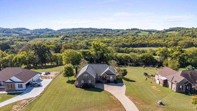 1851 Lochlann Dr, Culleoka, TN 38451