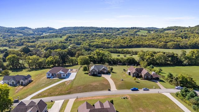 1851 Lochlann Dr, Culleoka, TN 38451