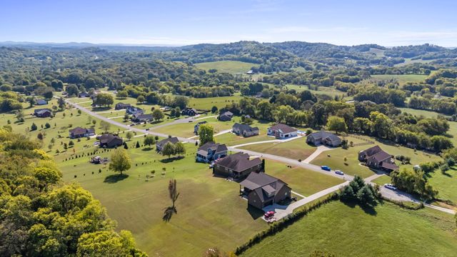 1851 Lochlann Dr, Culleoka, TN 38451