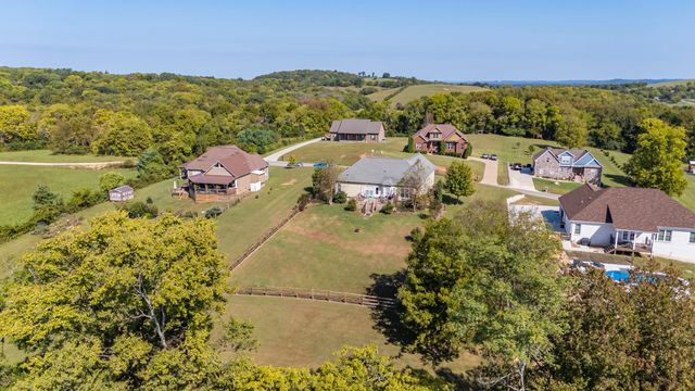1851 Lochlann Dr, Culleoka, TN 38451
