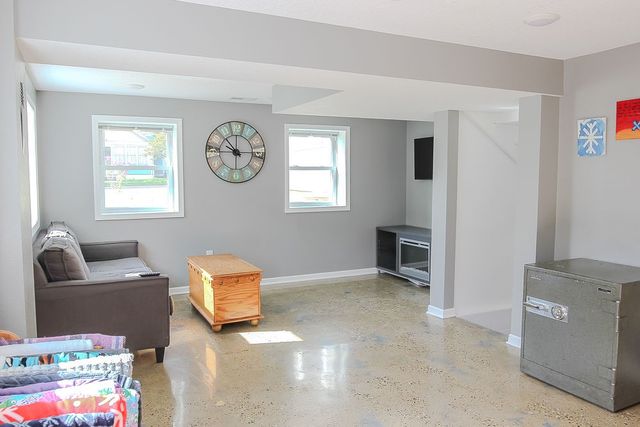 510 W 2nd Avenue, Indianola, IA 50125