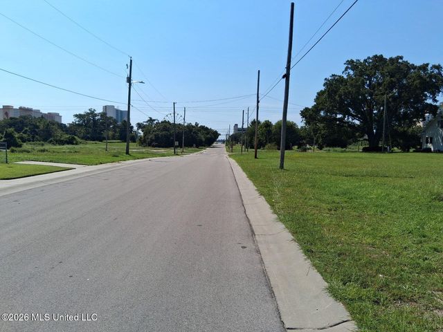 161 Pine Street, Biloxi, MS 39530