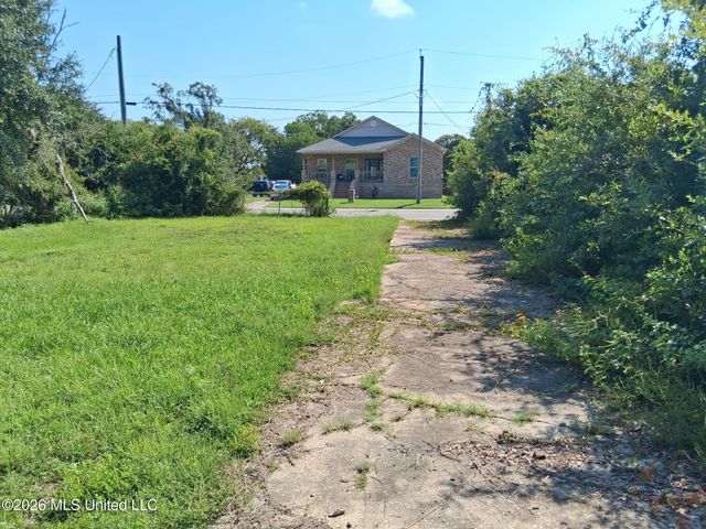 161 Pine Street, Biloxi, MS 39530