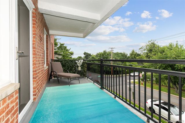 30 Stoner Avenue NW 2-O, Great Neck, NY 11021