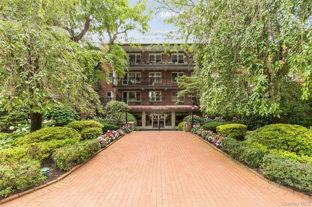 30 Stoner Avenue NW 2-O, Great Neck, NY 11021