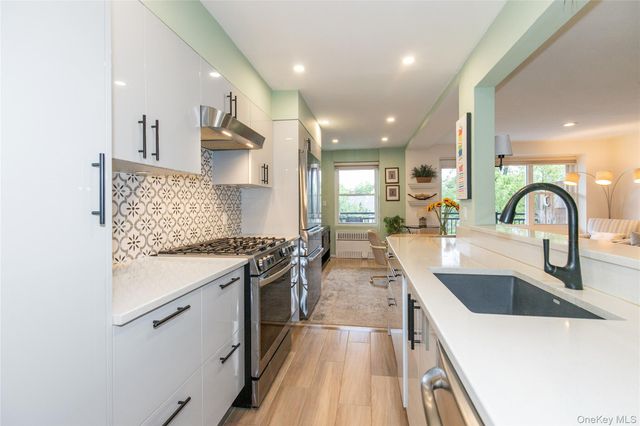 30 Stoner Avenue NW 2-O, Great Neck, NY 11021