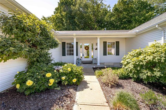 3067 Crystal Lake Drive, St Louis, MO 63129