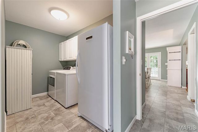 3067 Crystal Lake Drive, St Louis, MO 63129
