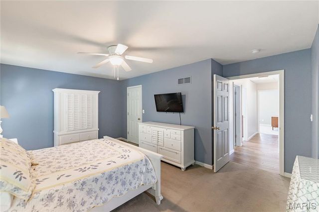 3067 Crystal Lake Drive, St Louis, MO 63129
