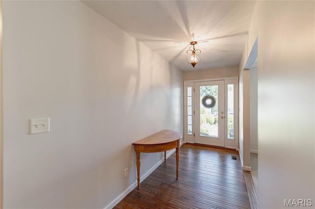 3067 Crystal Lake Drive, St Louis, MO 63129