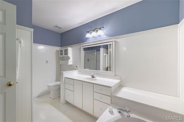 3067 Crystal Lake Drive, St Louis, MO 63129