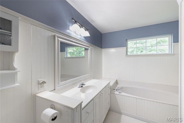 3067 Crystal Lake Drive, St Louis, MO 63129