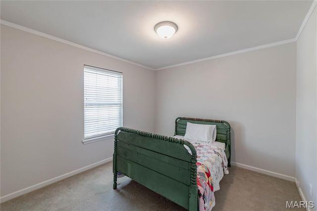 3067 Crystal Lake Drive, St Louis, MO 63129