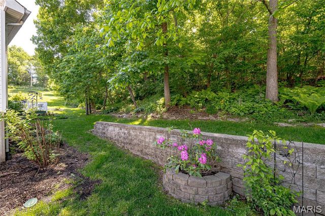 3067 Crystal Lake Drive, St Louis, MO 63129