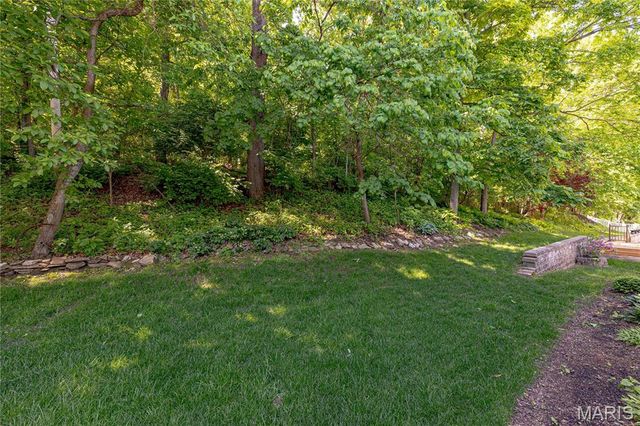 3067 Crystal Lake Drive, St Louis, MO 63129