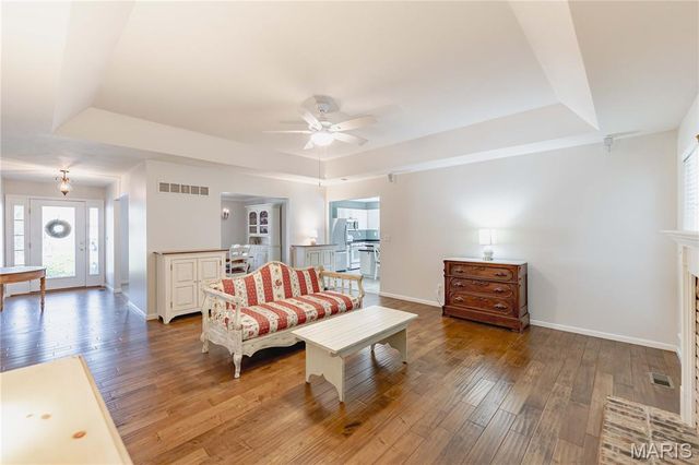 3067 Crystal Lake Drive, St Louis, MO 63129