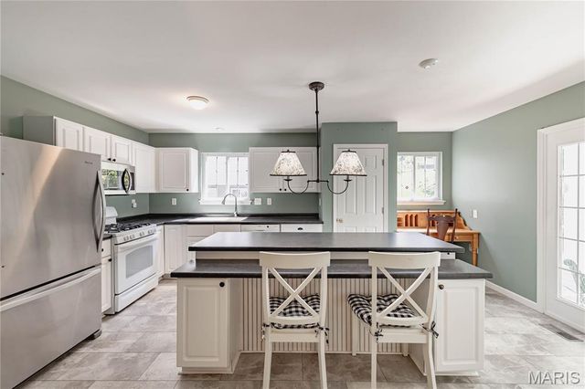 3067 Crystal Lake Drive, St Louis, MO 63129