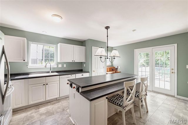 3067 Crystal Lake Drive, St Louis, MO 63129