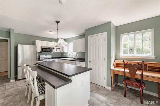 3067 Crystal Lake Drive, St Louis, MO 63129