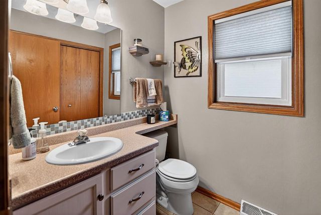 1604 Rustic Drive, Sun Prairie, WI 53590