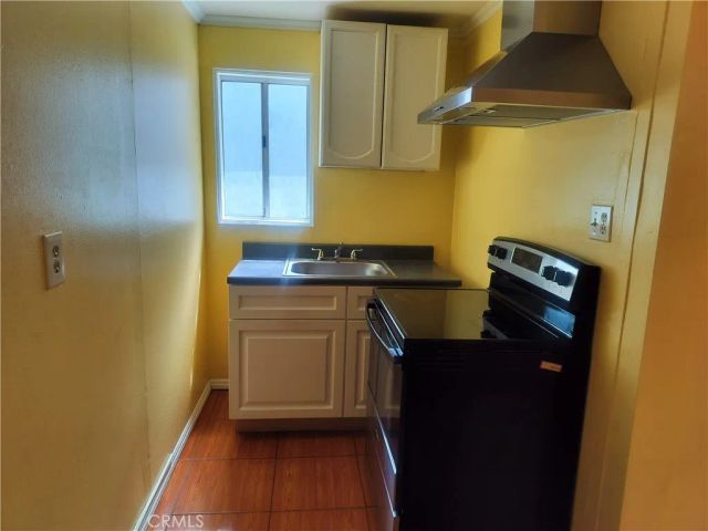 14833 Victory, Van Nuys, CA 91411