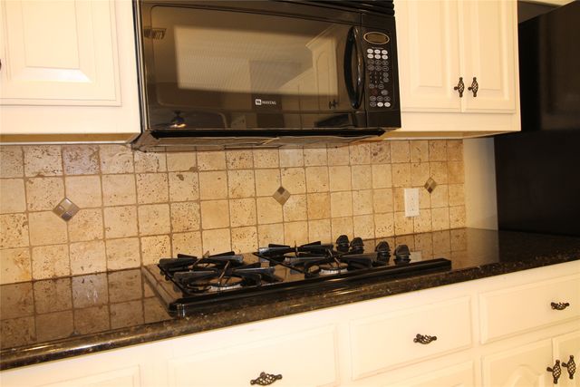 2719 Hidden Lake Drive, Grapevine, TX 76051