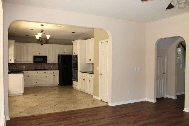 2719 Hidden Lake Drive, Grapevine, TX 76051