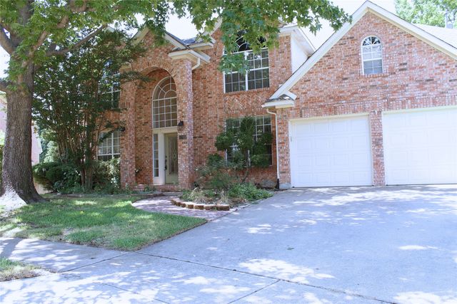 2719 Hidden Lake Drive, Grapevine, TX 76051