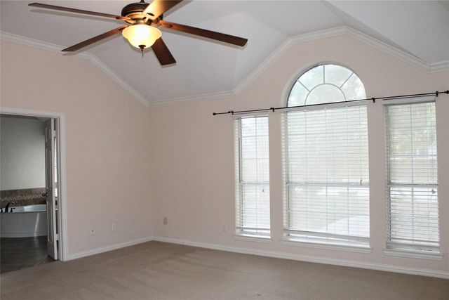 2719 Hidden Lake Drive, Grapevine, TX 76051