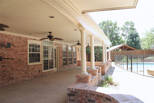 2719 Hidden Lake Drive, Grapevine, TX 76051