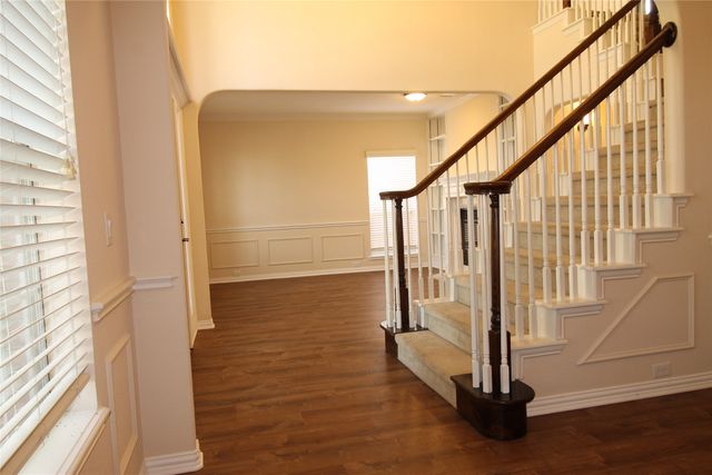 2719 Hidden Lake Drive, Grapevine, TX 76051