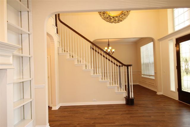 2719 Hidden Lake Drive, Grapevine, TX 76051