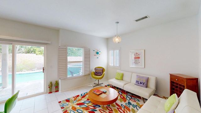 2340 N Paseo De Anza, Palm Springs, CA 92262