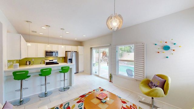 2340 N Paseo De Anza, Palm Springs, CA 92262