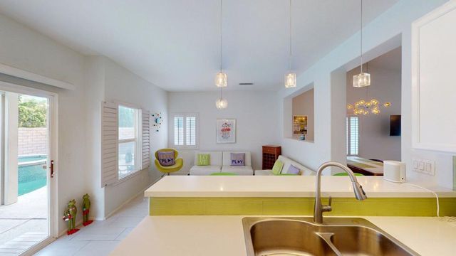 2340 N Paseo De Anza, Palm Springs, CA 92262